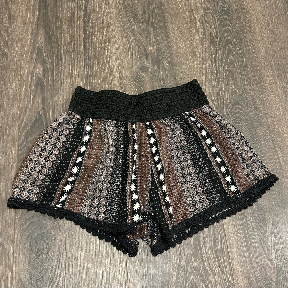 No Boundaries Black Brown Elastic Waist Boho Stripe Lace Trim Soft Shorts Small